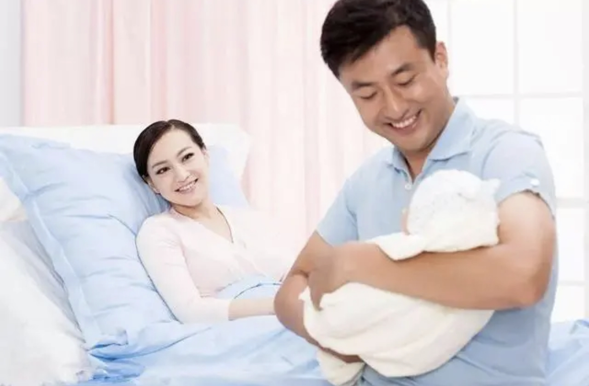 婴儿出生头卡住受伤了,宝宝出生时被卡住