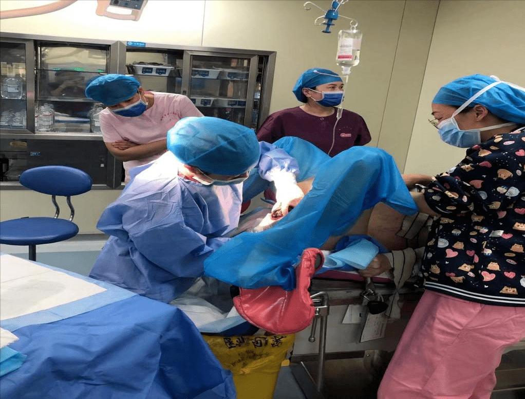 能生双胞胎的女人是双子宫吗,生双胞胎的女人是双子宫吗