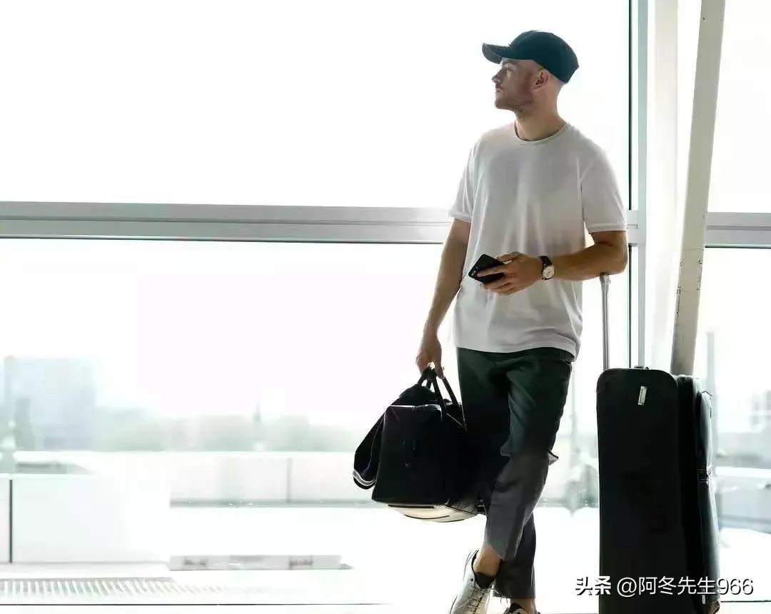 男士冰丝短袖t恤圆领,男士商务休闲短袖t恤搭配技巧