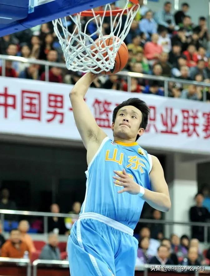 巩晓彬的天赋岂是丁彦雨航能比拟的，巩晓彬就是山东省的“乔丹”