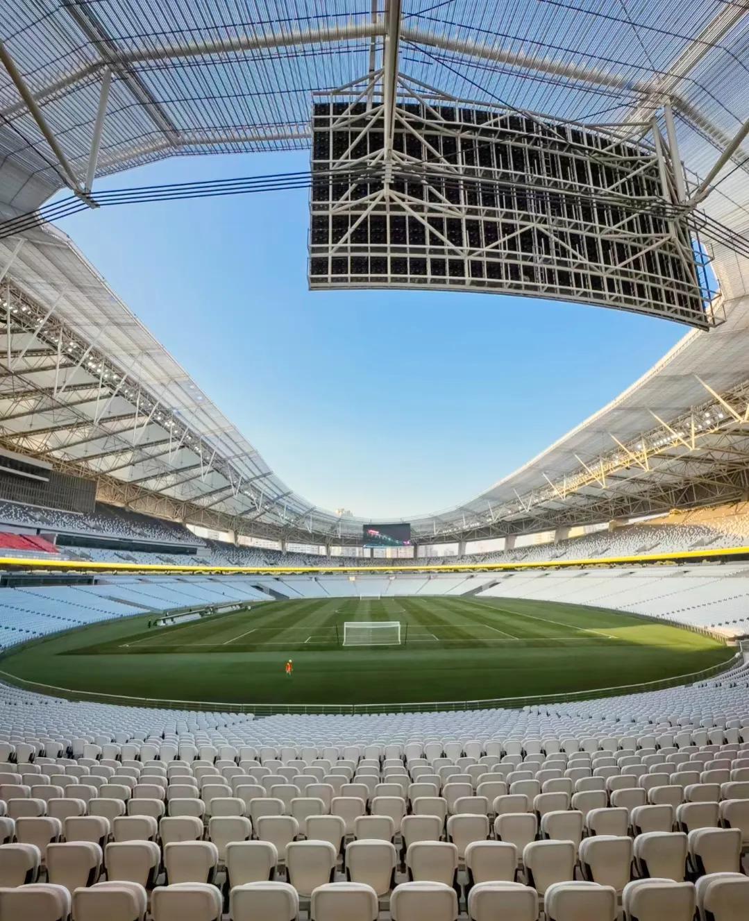 最大的体育场能容纳多少人,中国最大的10个体育场