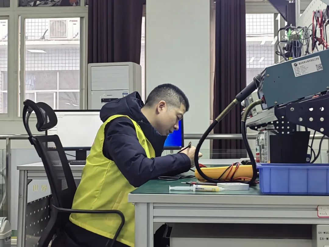 开赛！中华人民共和国第二届职业技能大赛重庆市选拔赛电子技术项目（世赛选拔与国赛精选）在铁路校拉开帷幕