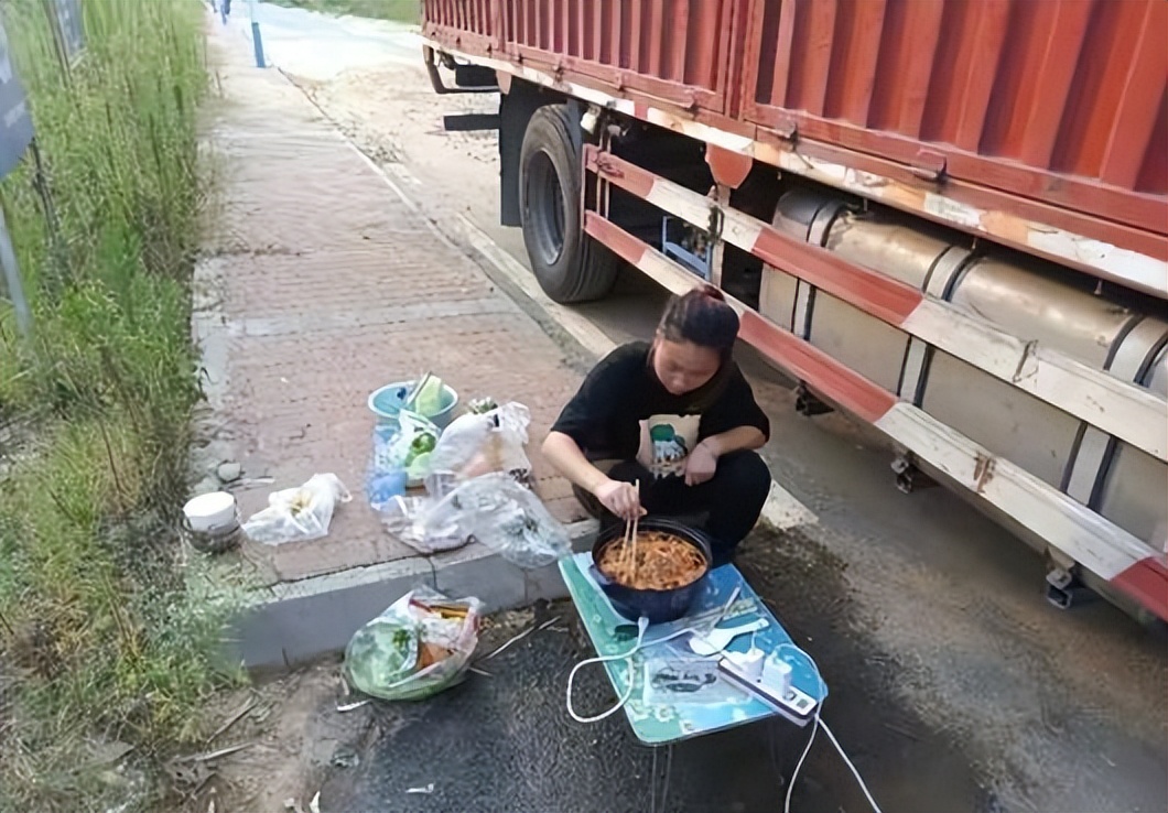 90后卡车夫妻记录卡车生活,1700万卡车夫妻的真实生活