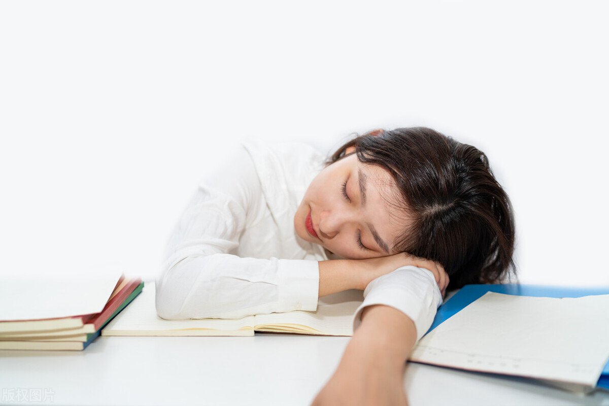 虚不受补舌苔粘腻吃什么,舌苔白黄厚腻二陈丸搭配什么有效