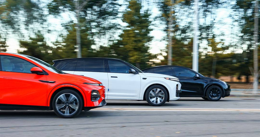 小鹏大灯对比理想大灯,氙气大灯对比测试