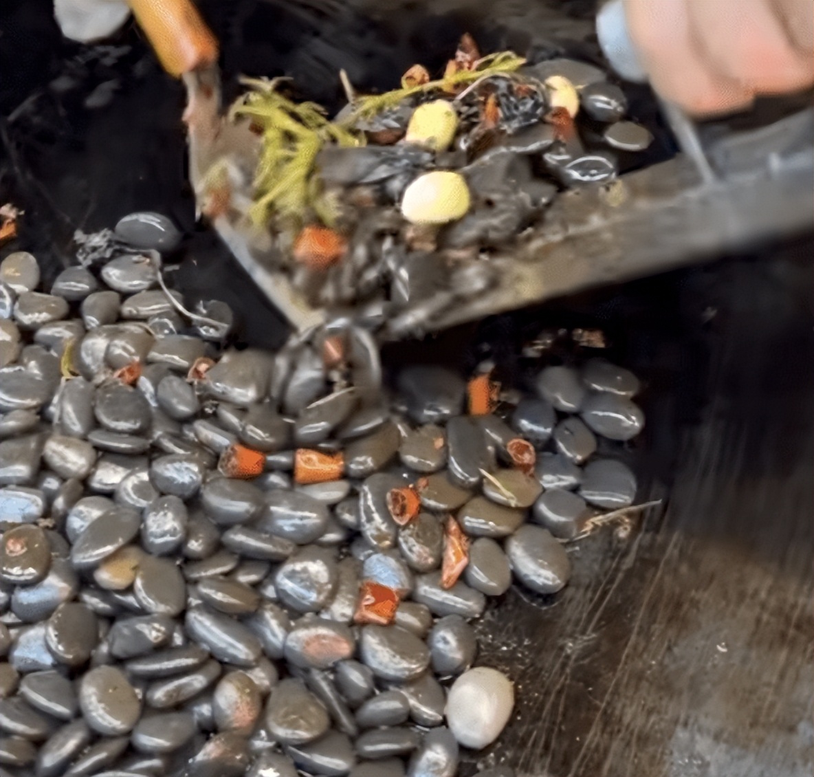 郑州发告诫函/郑州地铁12号线年底通车运营/今天河南高考各考点进行模拟演练/郑州交警发出倡议