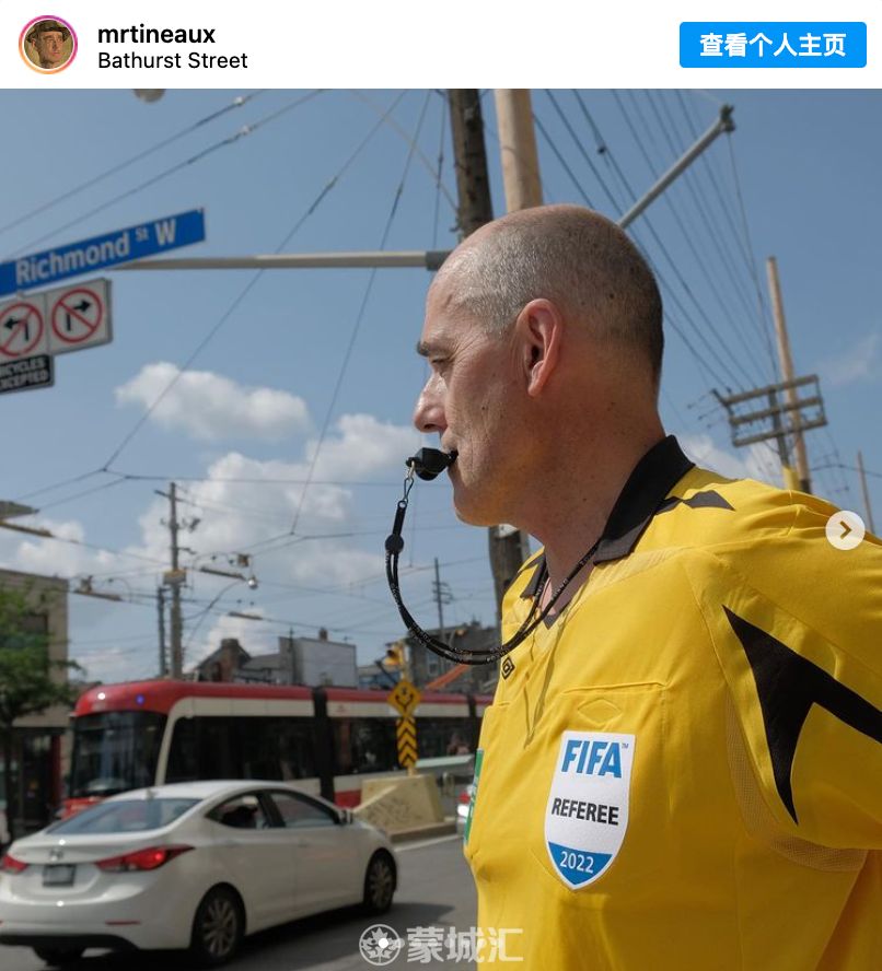 足球裁判被撞倒红牌,街头足球裁判黄牌