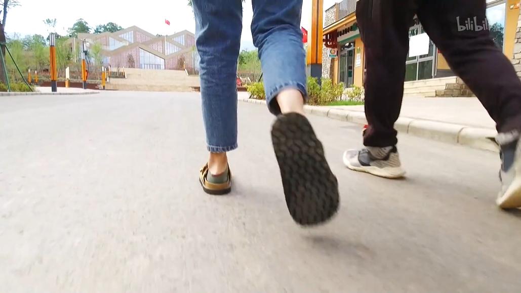 42岁的央视女星,42岁央视一姐现在怎么样了