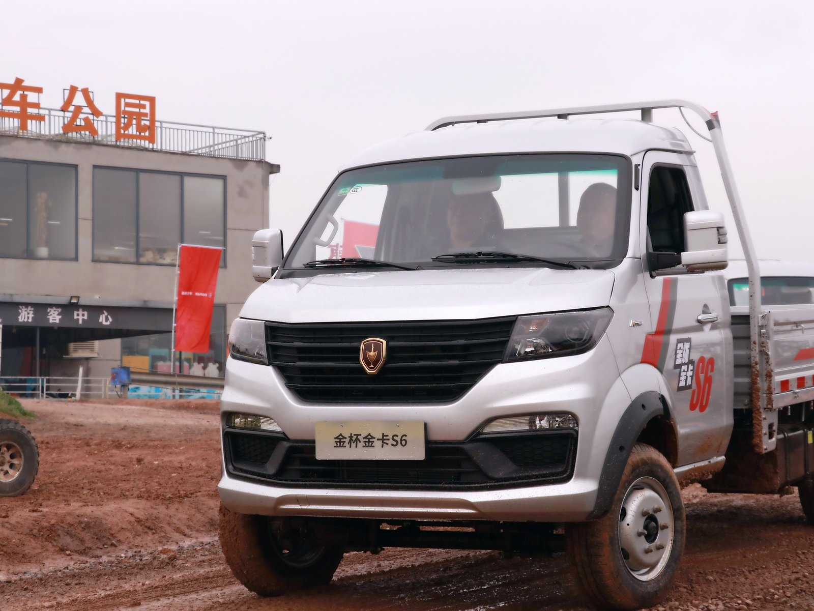 金杯t3和金杯金卡s6,金杯s62重载王