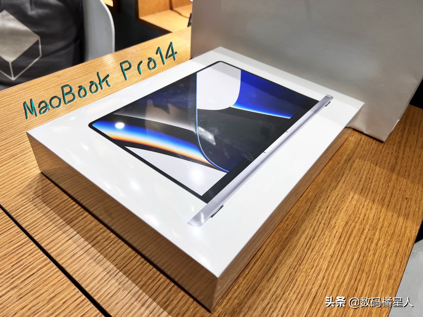 体验到M2MacBookAir真机：轻薄本苹果已经通关了，对手还在新手村