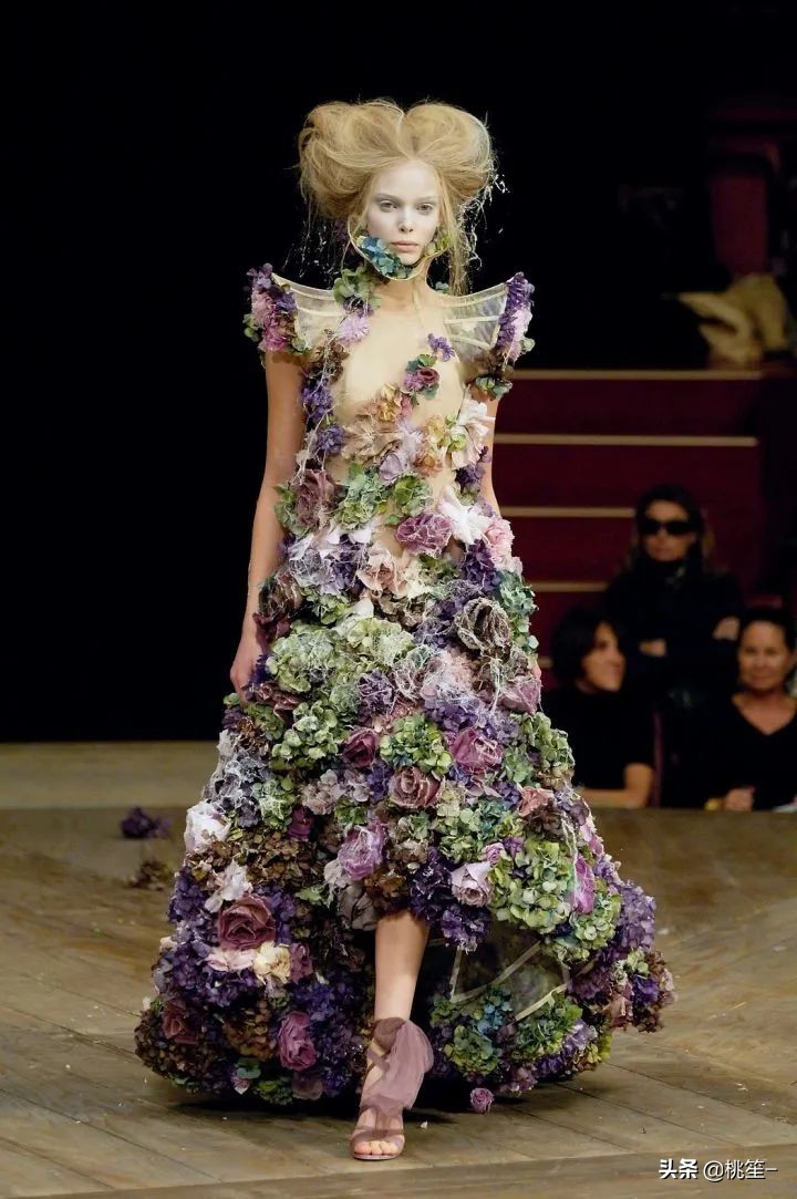 麦昆alexandermcqueen怎么穿,麦昆ALEXANDERMCQUEEN新款套装