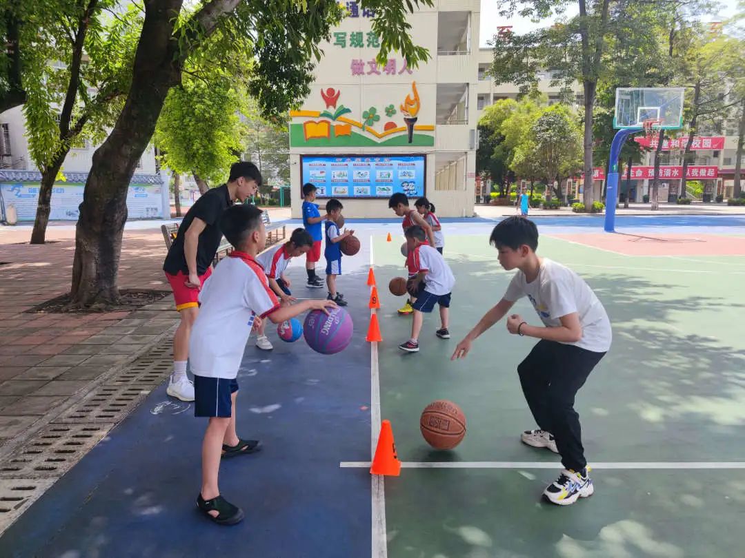 直击课外喵暑托开课首日情况：能和同学一起过暑假，太好玩了