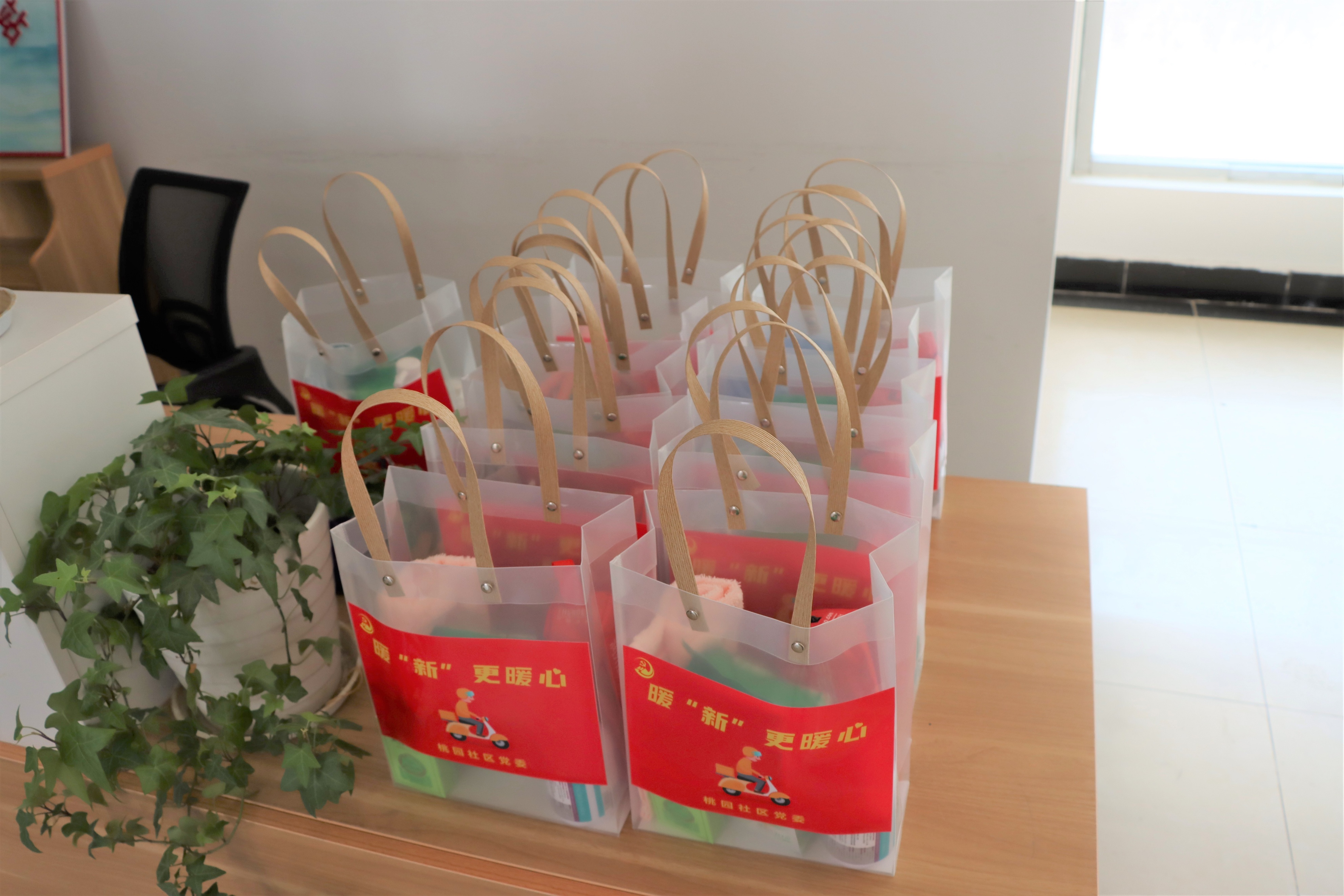 镇江桃园社区“暖‘新’加油吧”美团外卖驿站启用