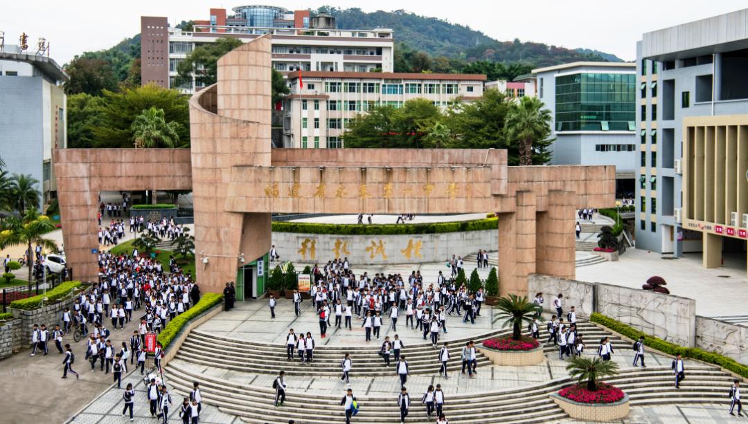 走出1省委书记，泉州1中学全国大赛传喜报，金榜题名待花开