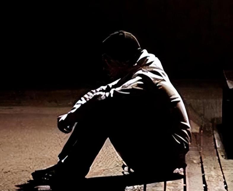 父亲被杀儿子复仇灭掉黑帮,父亲被恶霸砍死男子报仇灭门