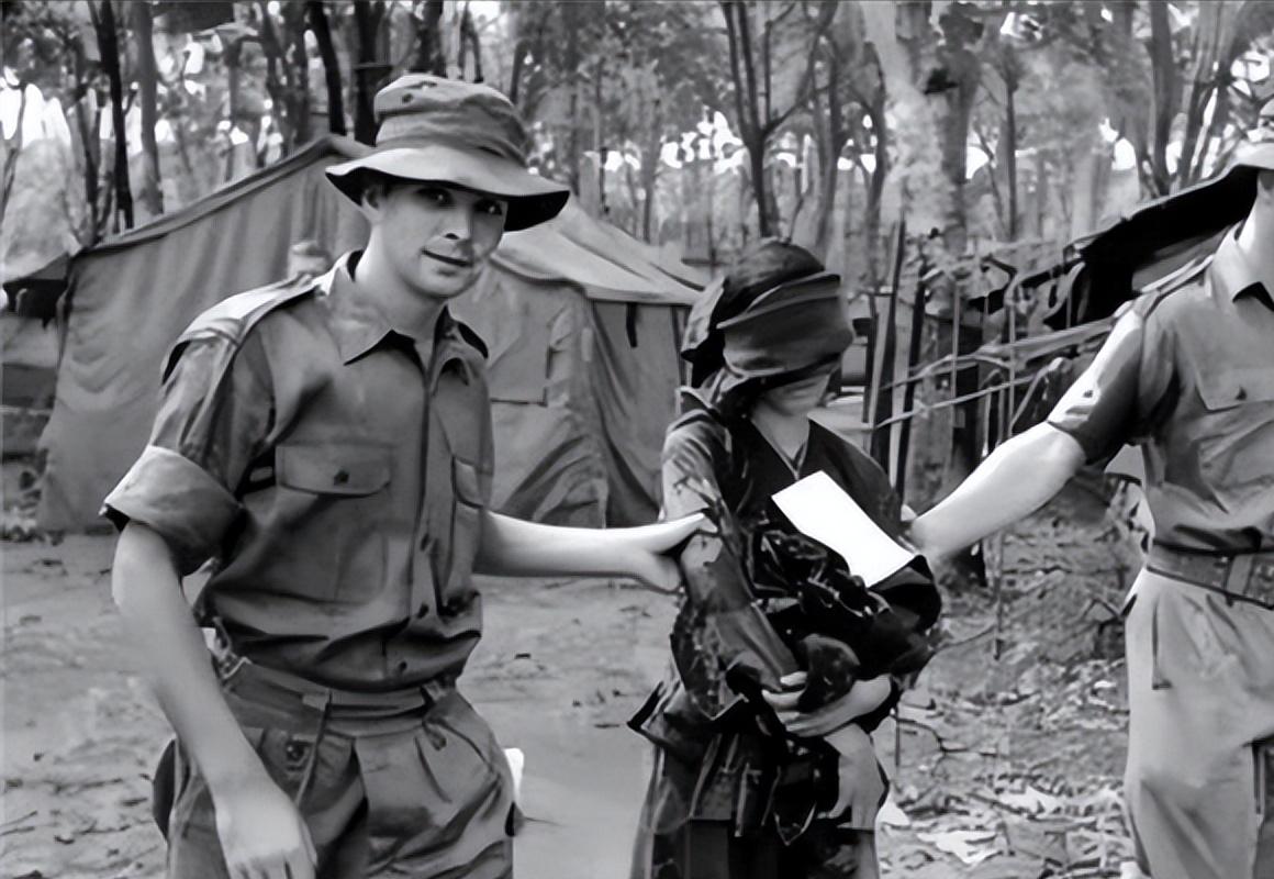 落入美军手中的越南女兵，都是极其凄惨，美*用军**动物进行刑讯逼供