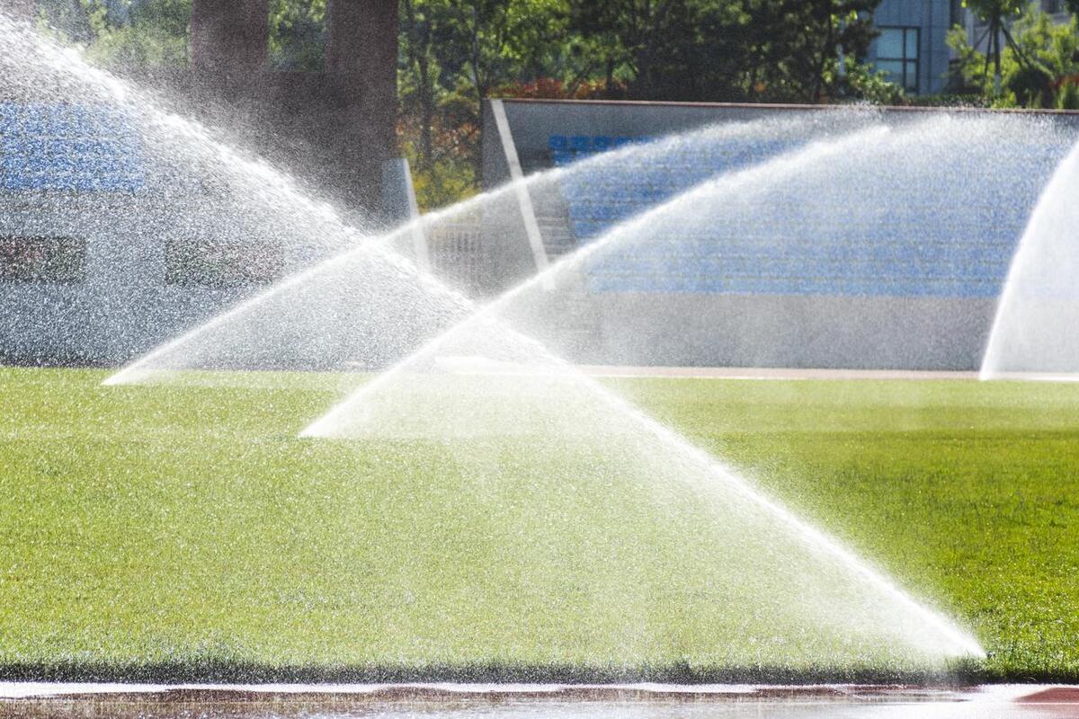仿真草皮降温效果好吗,楼顶仿真草坪能降几度温度