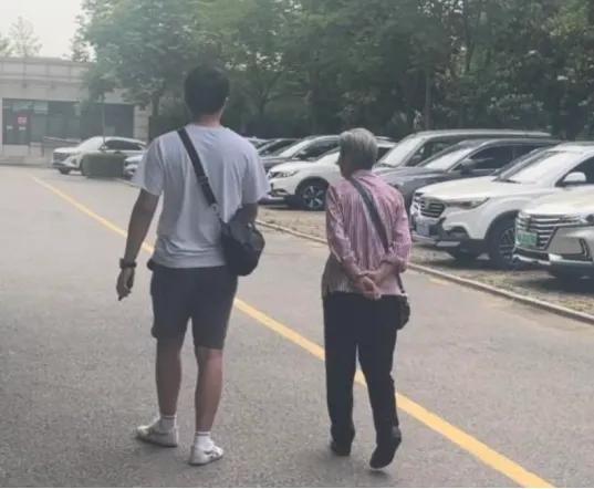 丈夫被关到精神病院,丈夫住进精神病院