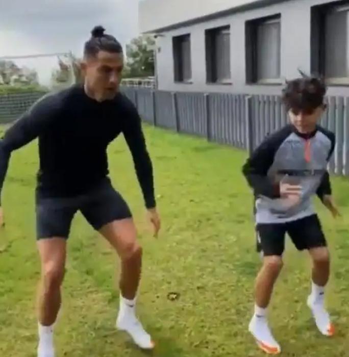 c罗12岁的时候,c罗12岁才踢球吗