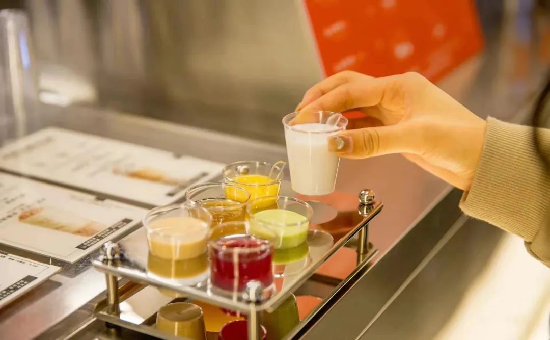 叫板茶饮同行：输了赔10万！这个品牌好调皮