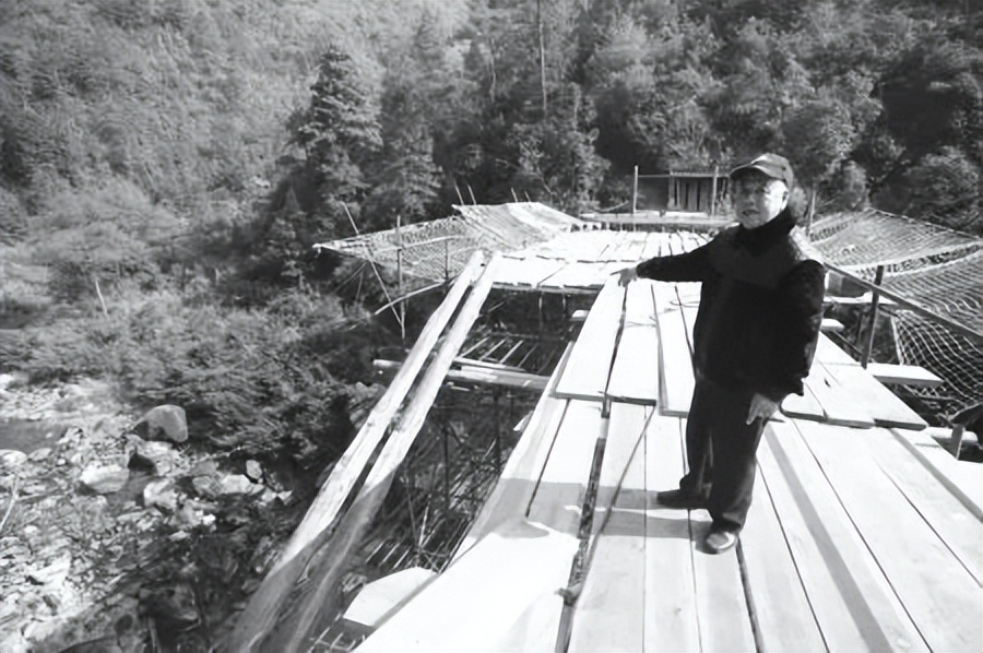 中国最长木拱廊桥万安桥,我国现存最长木拱廊桥万安桥