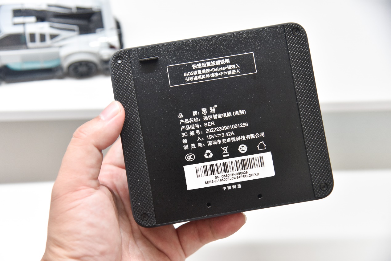 放弃台式，巴掌大零刻SER55500U打造简洁桌面，性能不输传统电脑