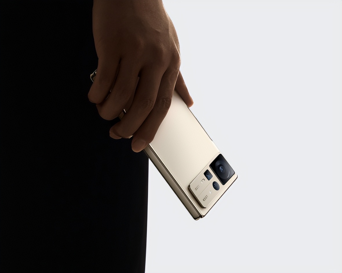 8999起！小米第二代折叠屏MIXFold2发布：骁龙8+芯片，高端稳了？