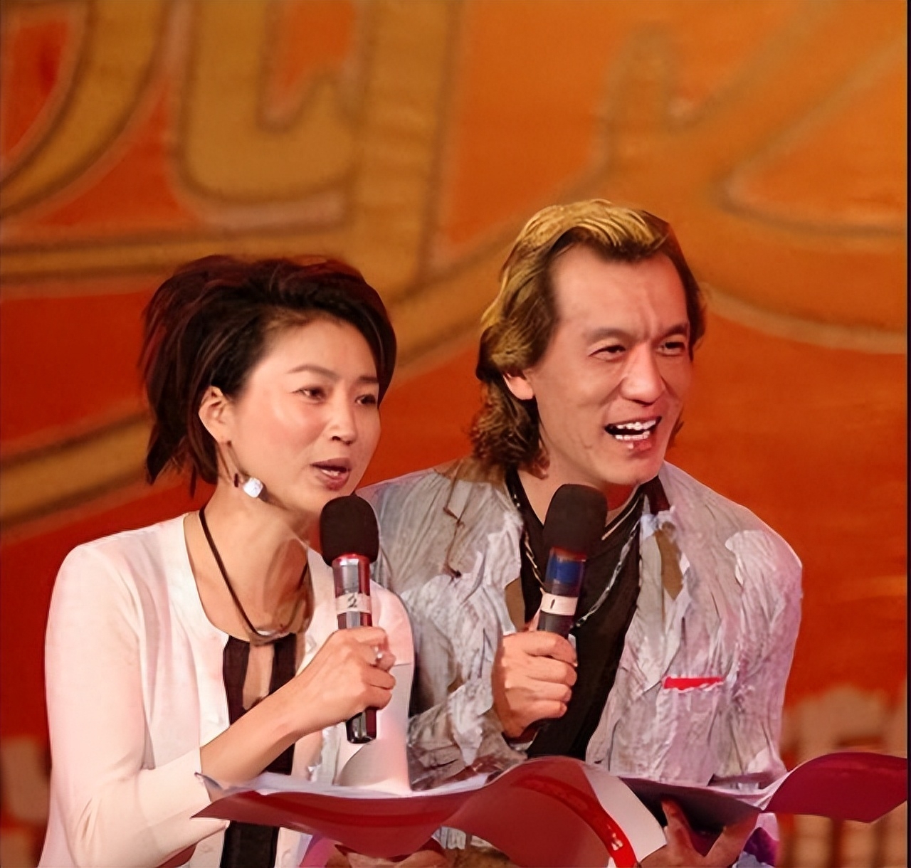 央视一姐王小丫的视频,央视主持人王小丫2000年身体状况