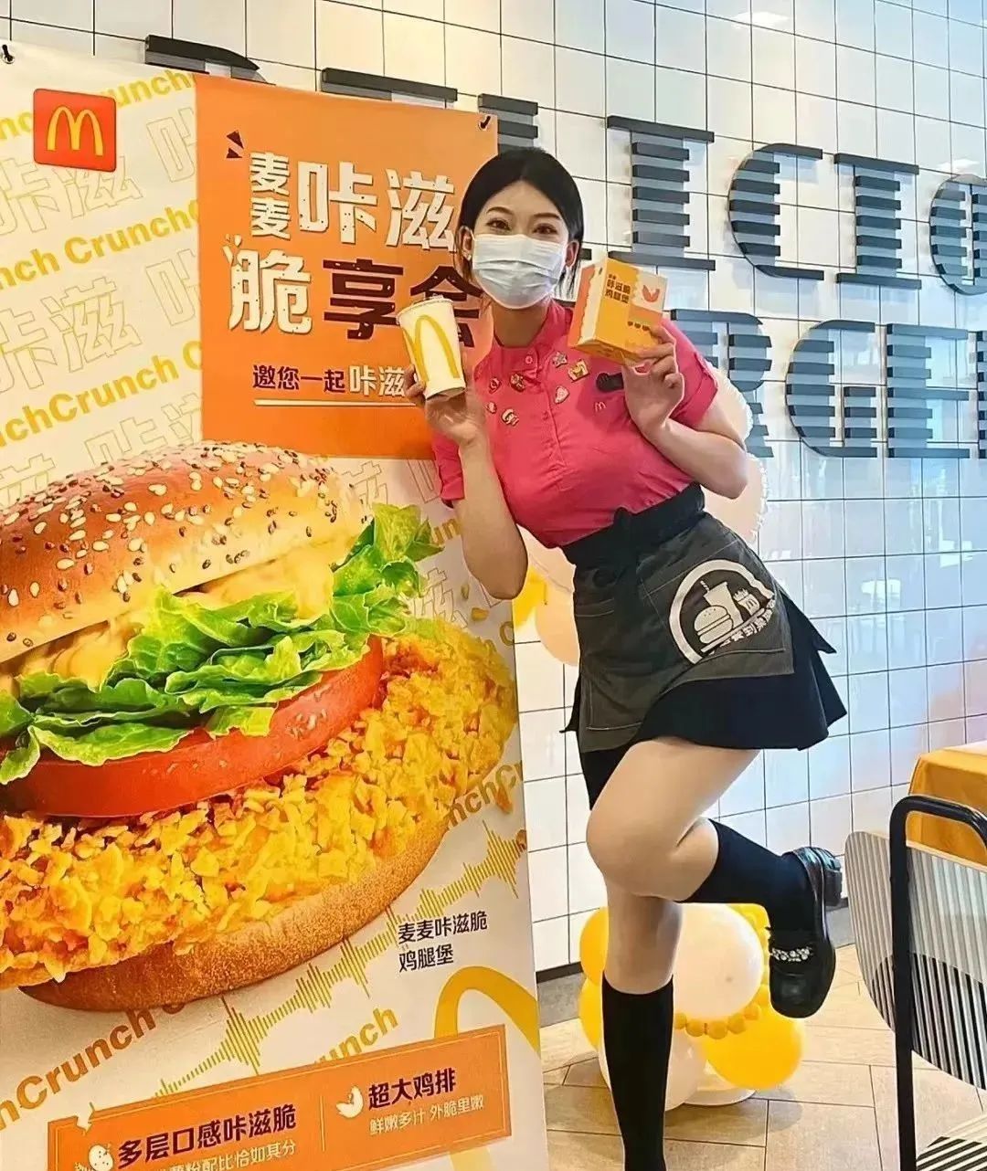 麦当劳里面的制服,麦当劳制服一样吗