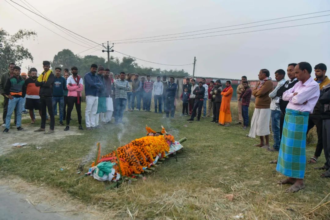 印度喝假酒导致100多人中毒,印度假酒中毒事件看法