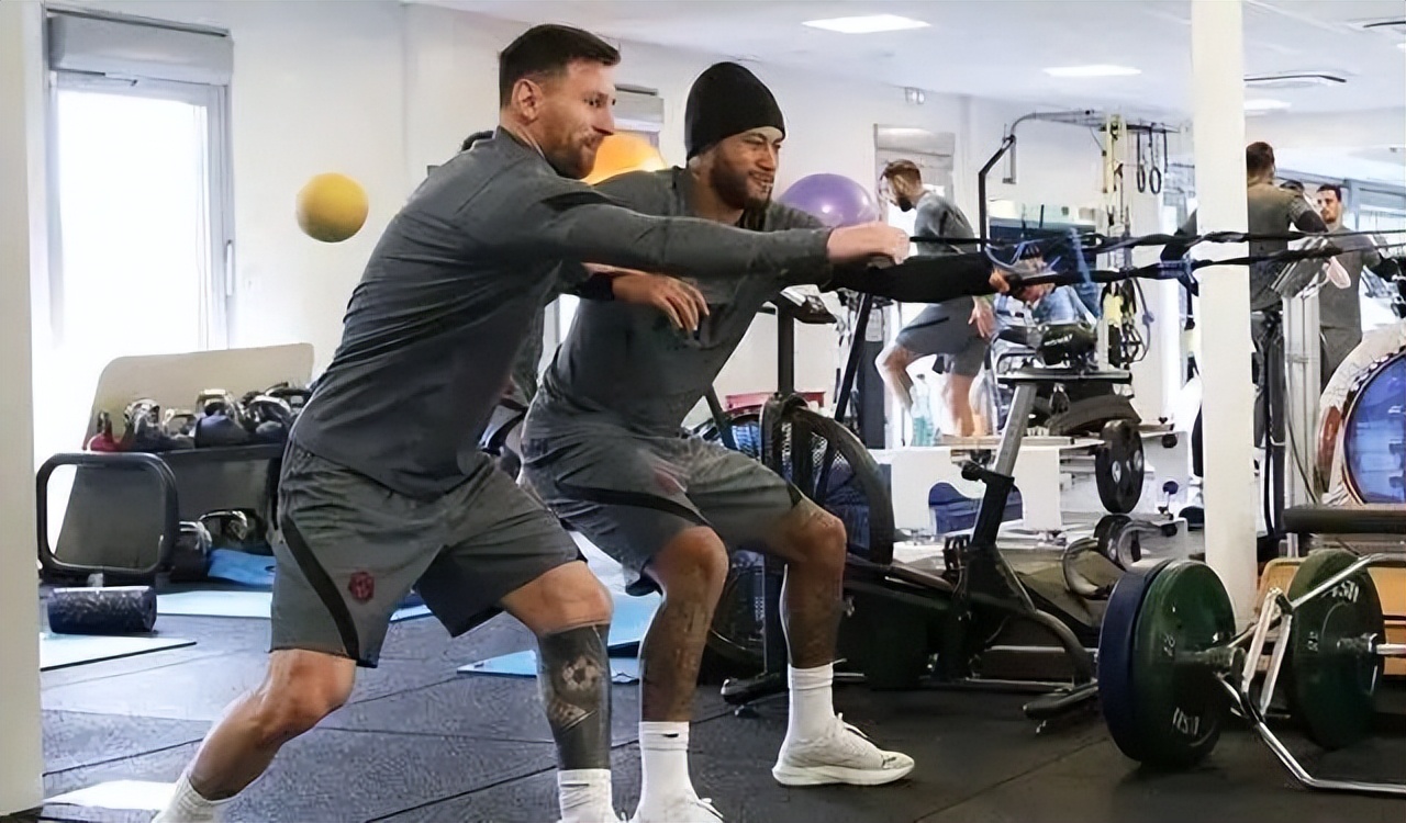 足球球星内马尔庆祝动作,内马尔健身训练