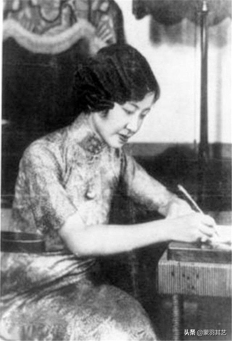 紫禁城最美三格格，在新中国摆摊卖香烟，毛主席为她点了个赞