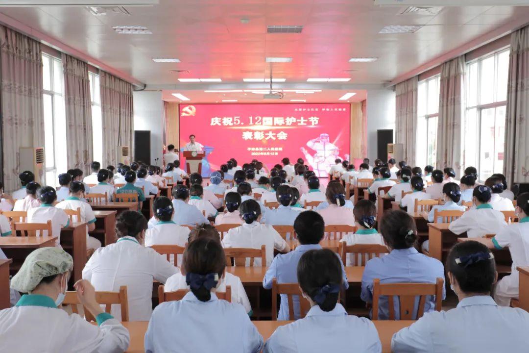 致敬每一位在抗疫一线的工作人员,致敬每一位奋斗在前线的医护人员