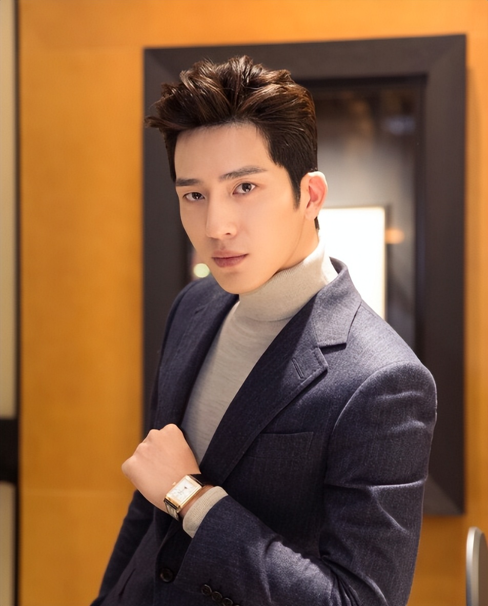 井柏然奶奶养大父母认亲视频,井柏然成为大明星后父母再来认亲