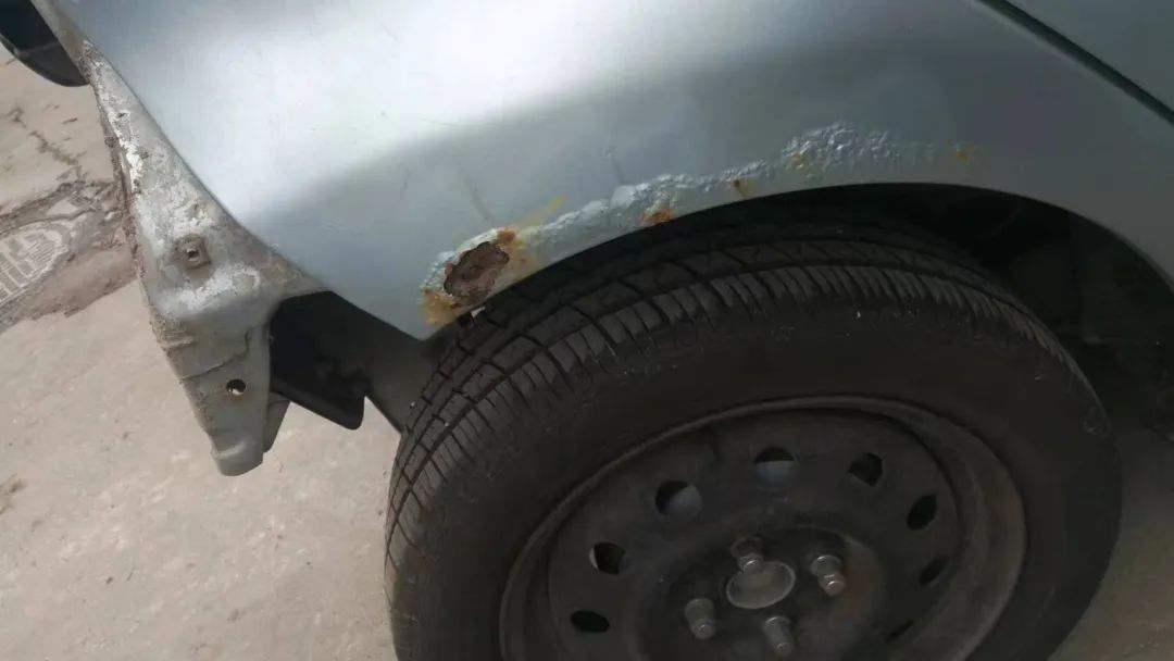 2010款比亚迪f0翻新案例,比亚迪f0全车翻新喷漆多少钱