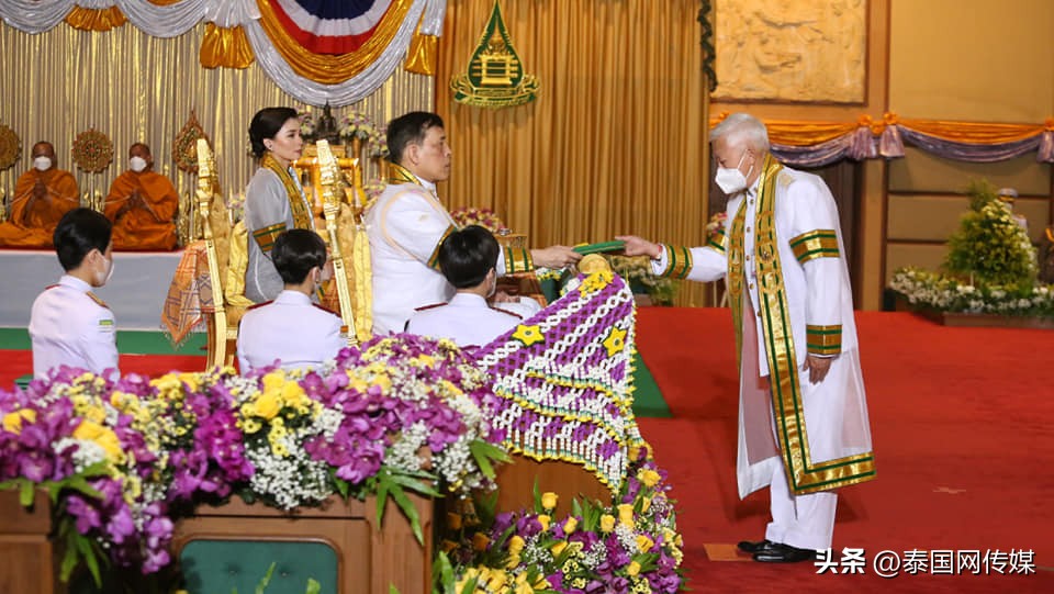 泰国公主颁发毕业证,泰国国王授予毕业证