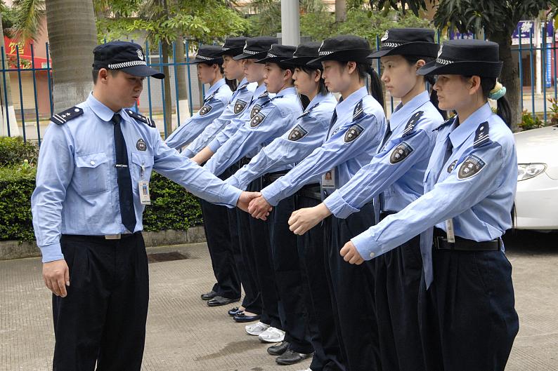 95鍚庡コ瀛╀粠璁捐闄㈣緸鑱屽綋淇濆畨宸ヤ綔,浣撳埗鍐呰緸鑱屽仛淇濆畨