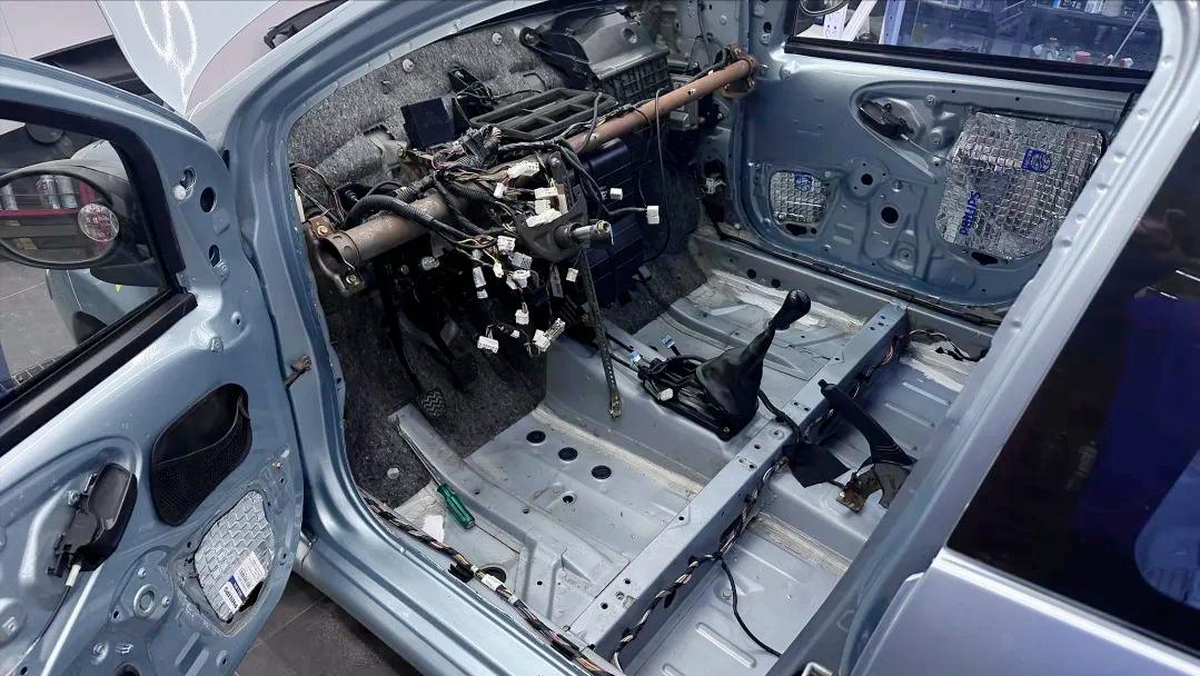 2010款比亚迪f0翻新案例,比亚迪f0全车翻新喷漆多少钱