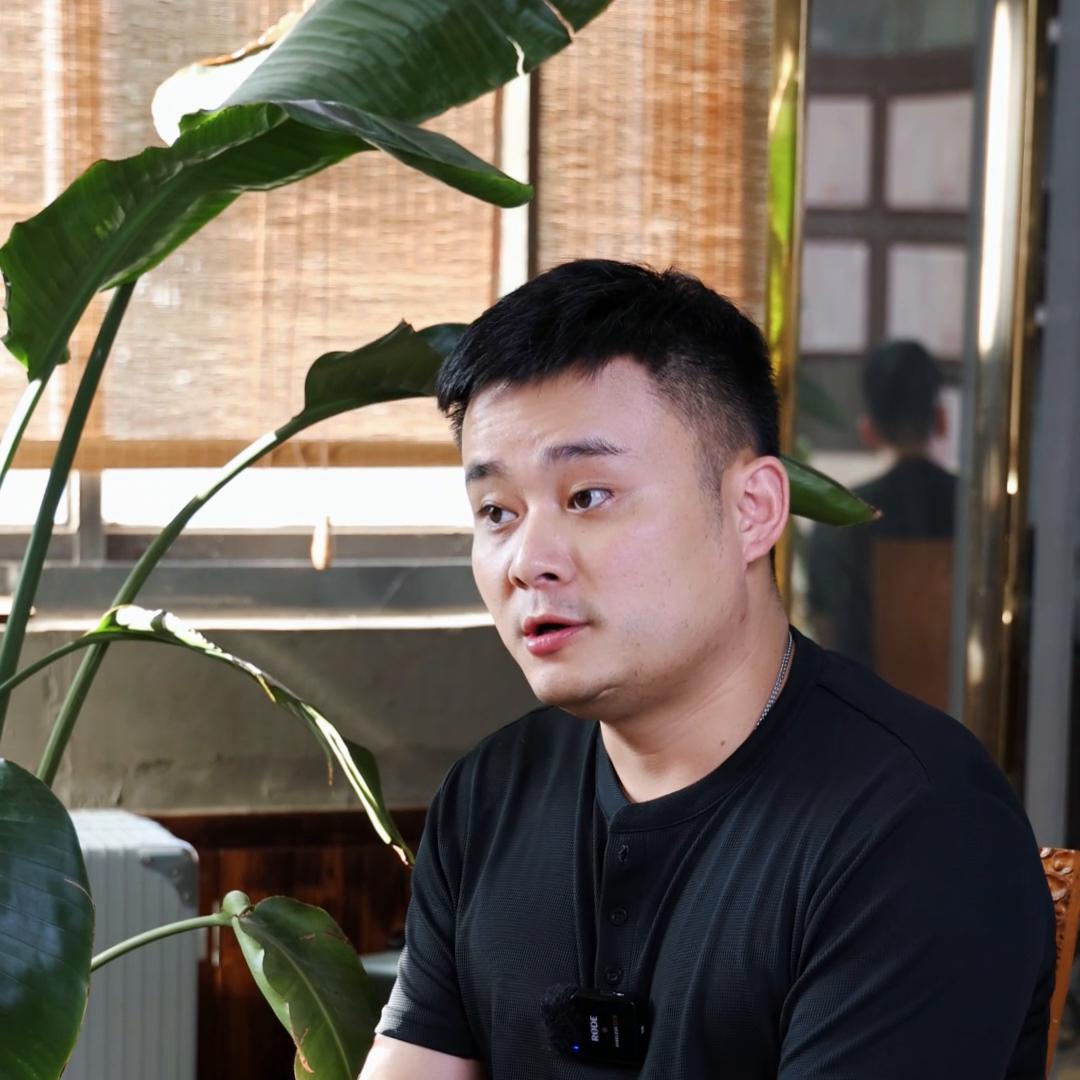 我看过一千款衣服研究过一百个品牌开发过无数款服装...