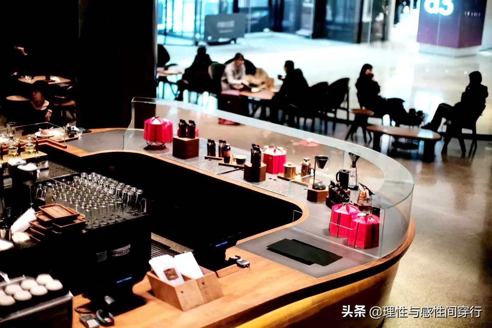 隔海相望，我在这头，静守似水流年，你在那头，淡看烟火人间