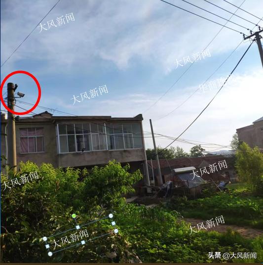 “村里装监控探头为啥正对我家门？”村民以侵犯隐私报案后已挪走，村委会称是治安需要对的是十字路口