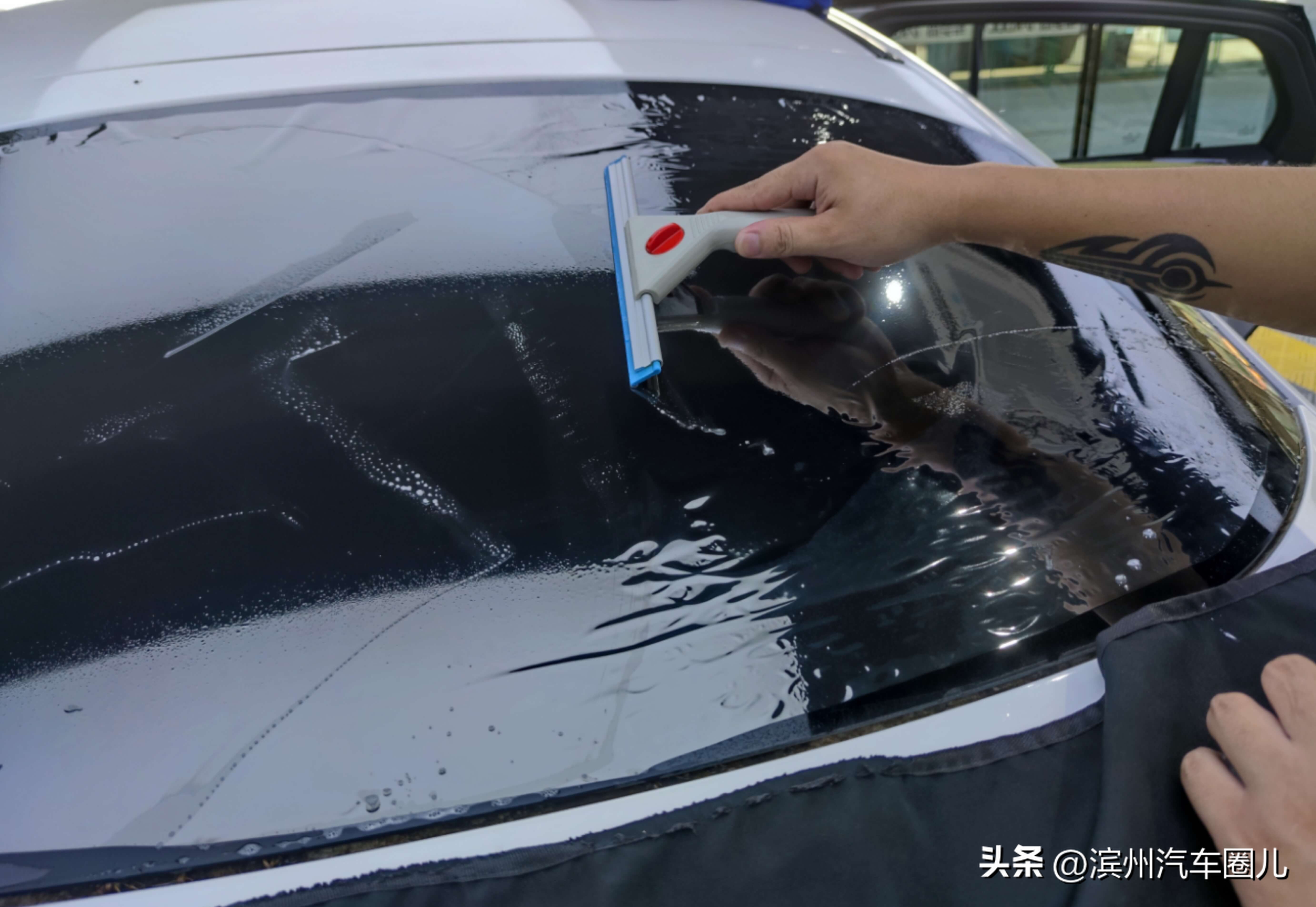 带您了解汽车贴膜那些事儿,关于汽车贴膜人们最关心的问题