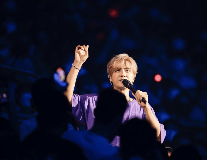 罗志祥演唱会哭到失控的样子,罗志祥唱放个大招给你看