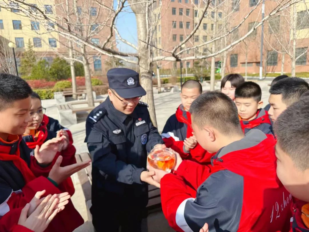 学雷锋，邢台市教育系统在行动