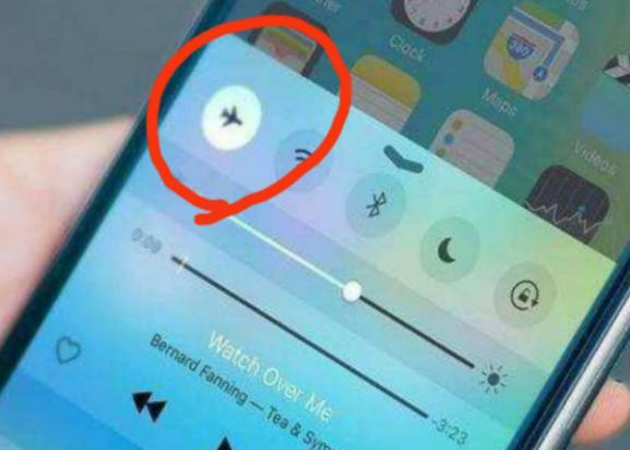 手机飞行模式关掉还是要开着呢,手机飞行模式真的有用吗