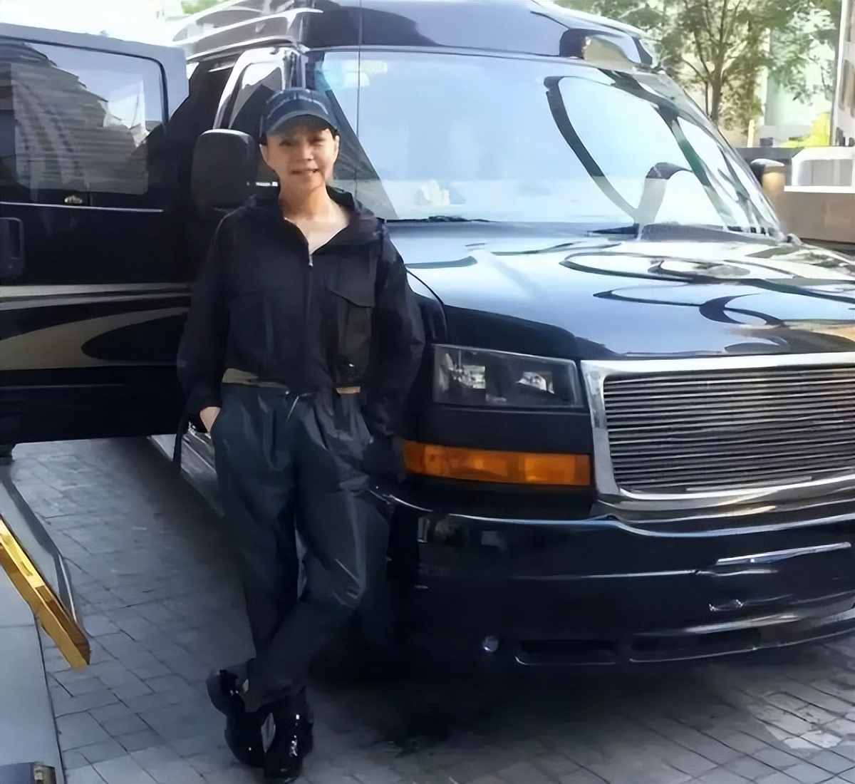 宋丹丹60岁生活照片,宋丹丹穿衣打扮