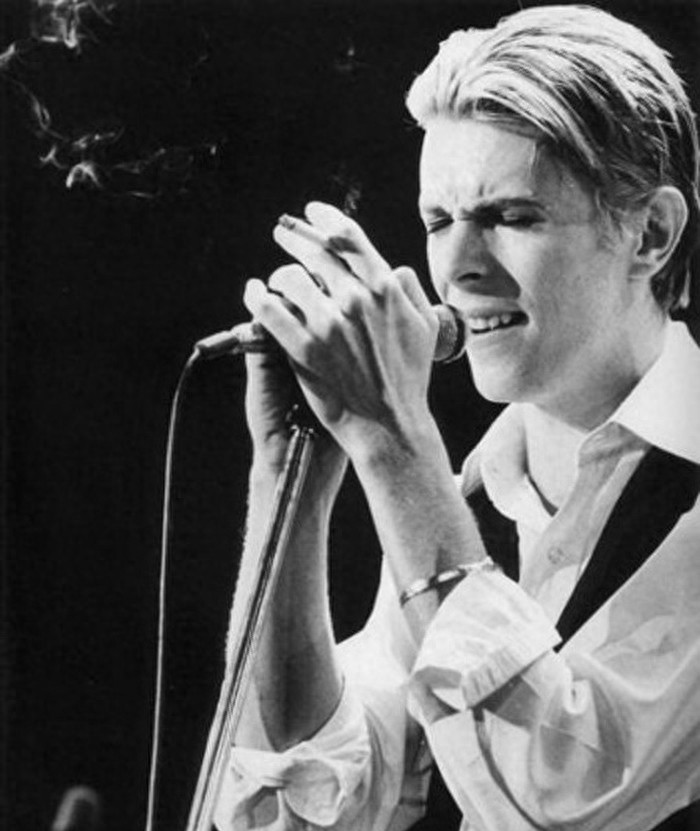 摇滚巨星大卫风流半生,43岁对黑人超模一见钟情,婚后宠妻如公主