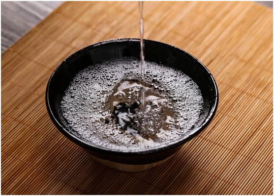 酿酒每斤酒成本多少,纯粮食酿酒一斤白酒成本有多少呢