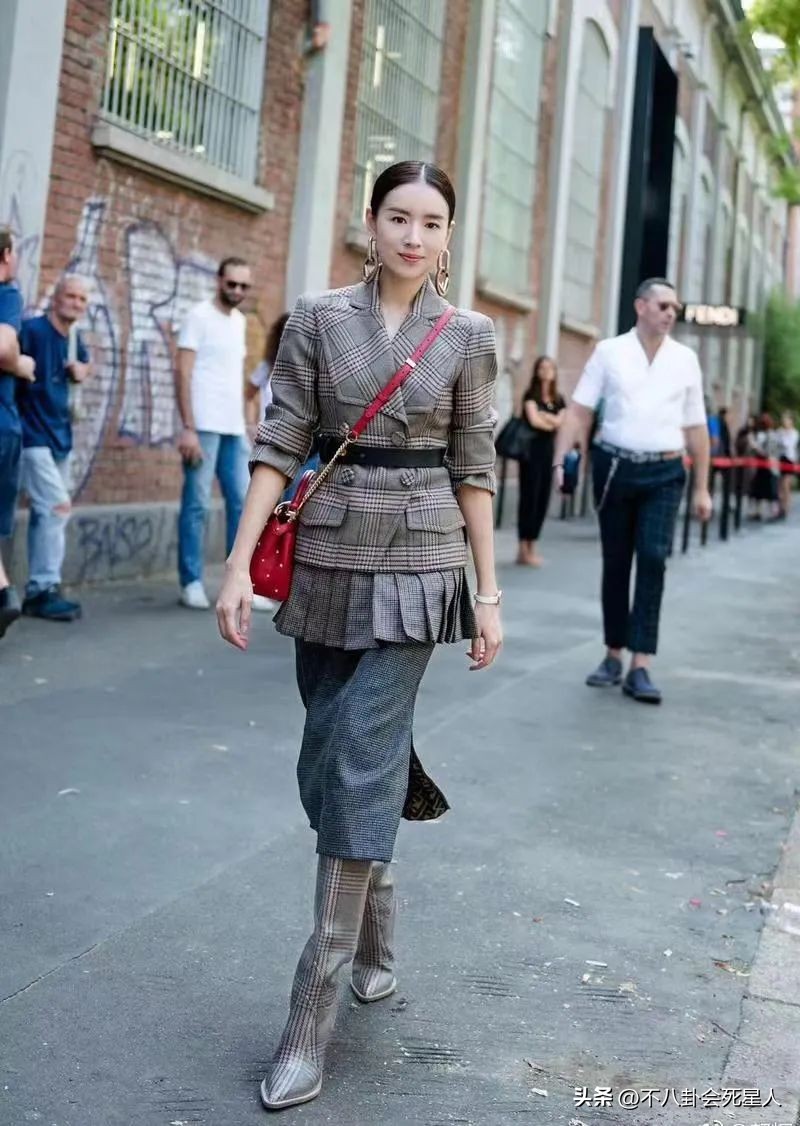 40岁秦海璐和刘涛对比,秦海璐刘涛合影照