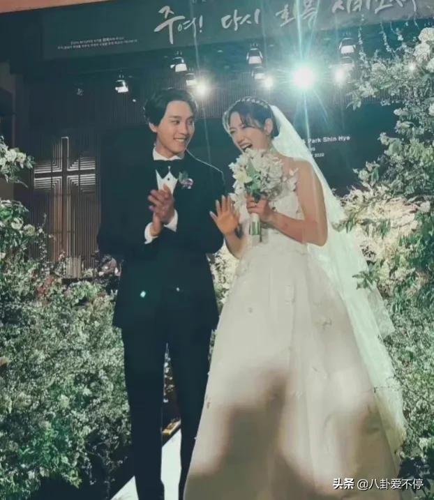 李钟硕朴信惠李敏镐颁奖典礼同台,李钟硕朴信惠李敏镐颁奖典礼现场